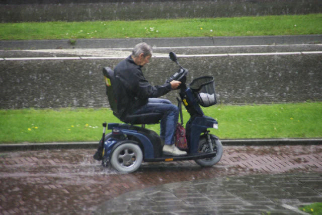 3 HAZARDS TO STEER CLEAR FROM WHEN USING YOUR MOBILITY AID